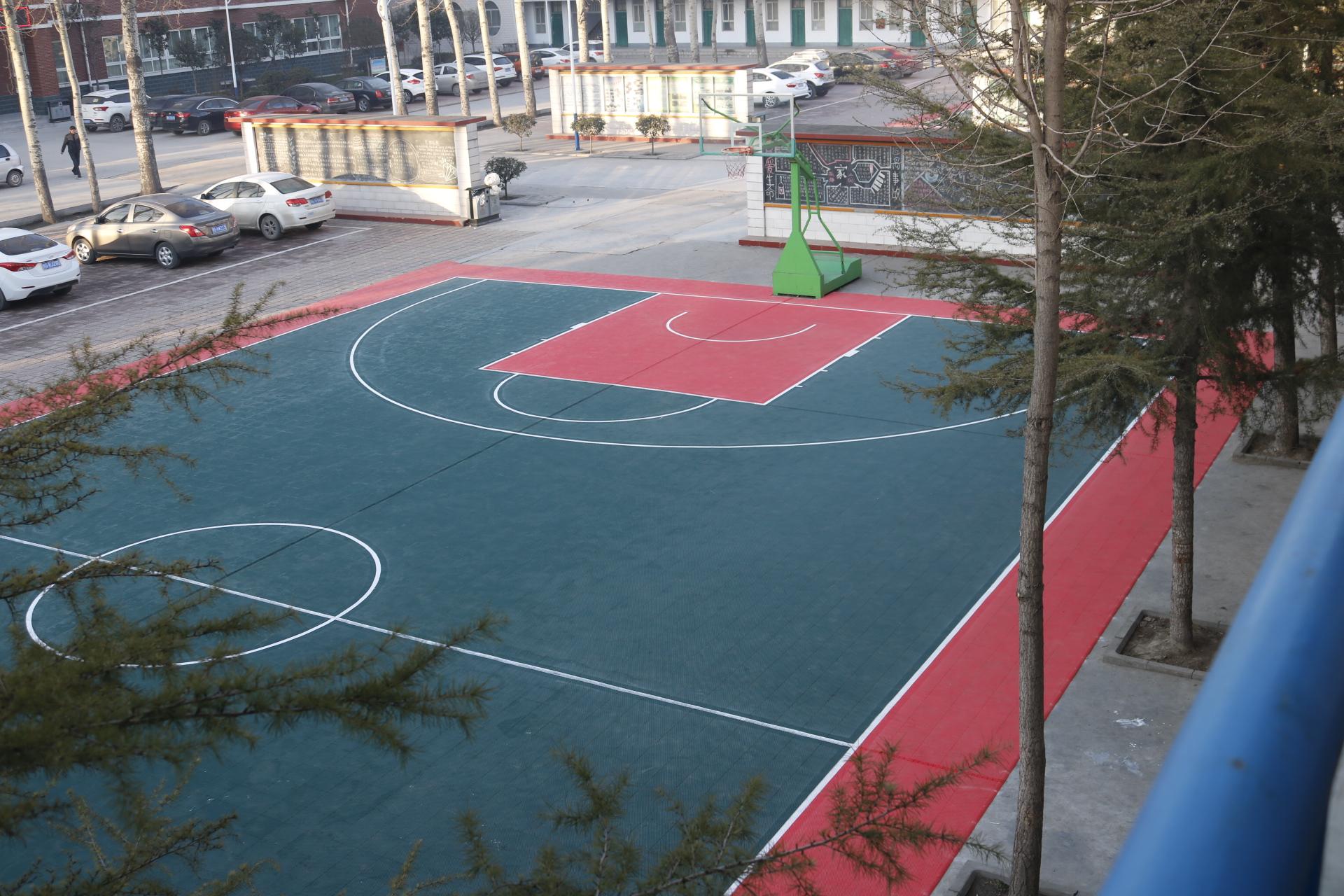 叮咚！懸浮地板敲開了這所校園的大門~~~