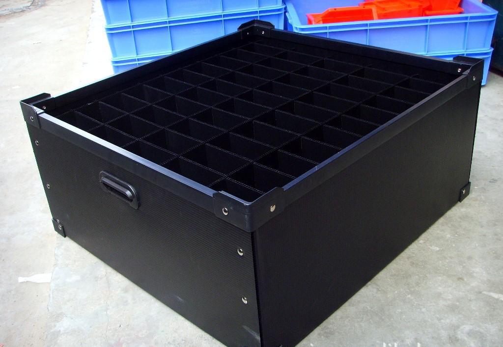 中空板周轉(zhuǎn)箱如何用清洗機(jī)清洗？