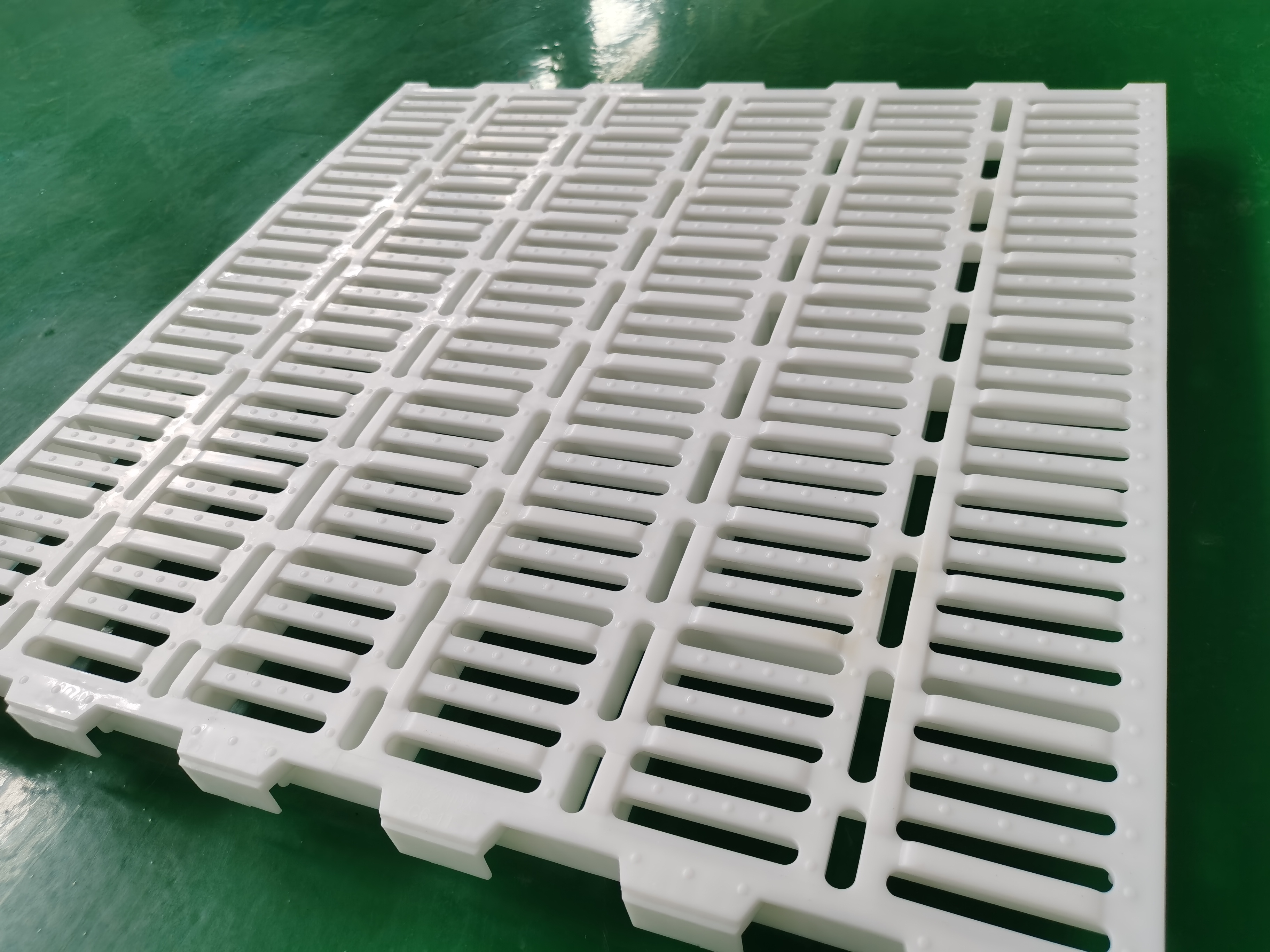 加強(qiáng)型塑料漏縫板有哪些優(yōu)點(diǎn)？